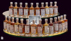 Sammlung am Alpstein-Whisky-Trek 24 kleine 10ml Whiskyflaschen