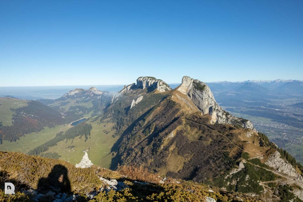 Aufstieg zum Roslenfirst mit Blick zum Sämtisersee und ins Rheintal